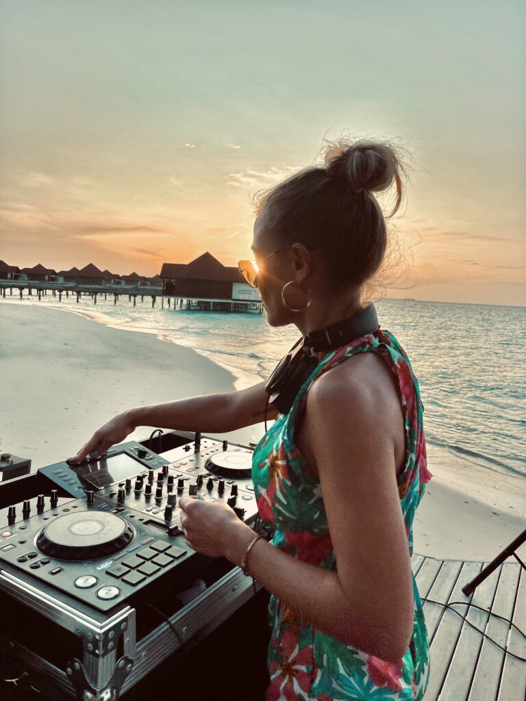 Malediven, Robinson Club Maldives, Sundowner Sessions, DJ, Djane, Mira Falkenstein